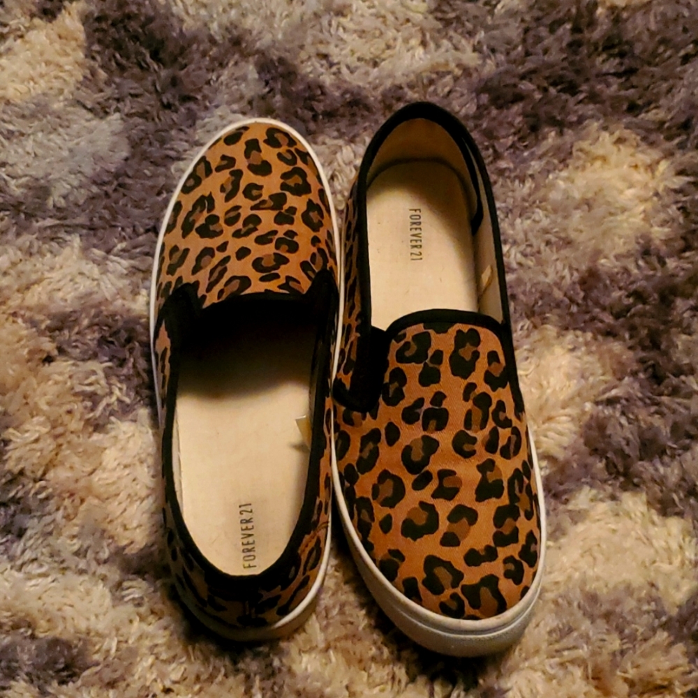 Forever 21 Cheetah Print Shoes size 9